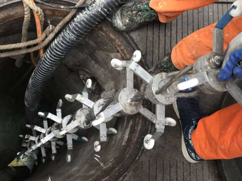 江汉区新湾五路附近疏通下水道