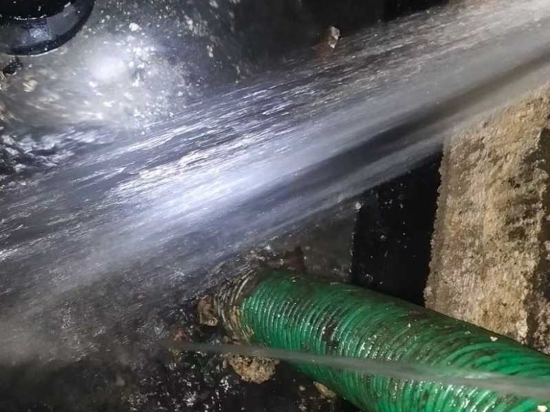 江汉路中央荣御查找马桶疏通电话？宝利金疏通马桶菜池