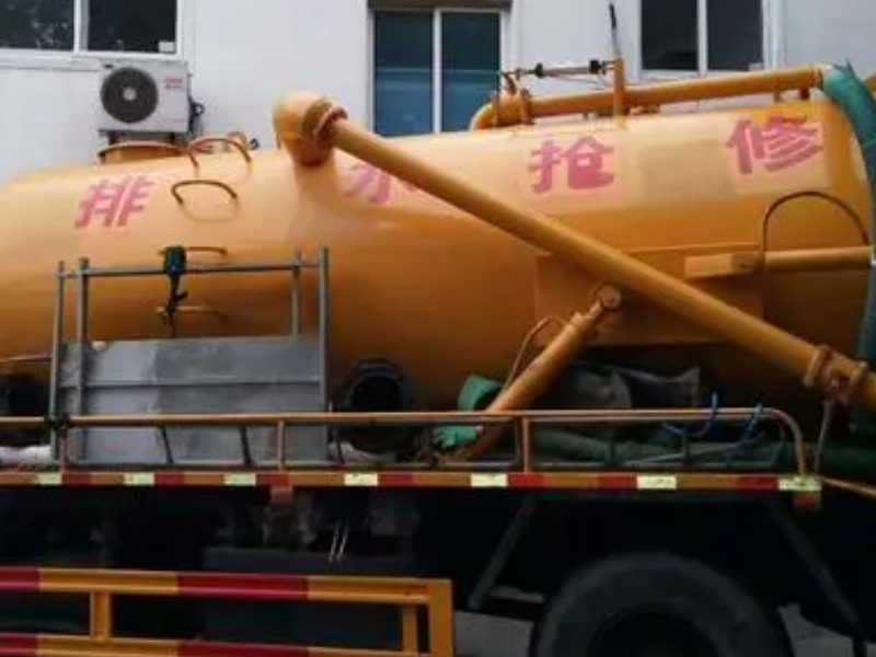 江汉区水塔路工业管道渗漏隔油池快速清淤
